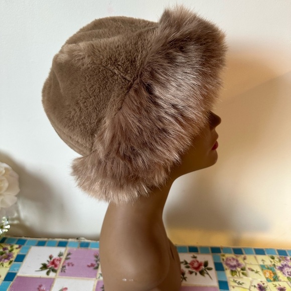 Elegant Brown Cream Faux Fur Hat - Picture 5 of 7
